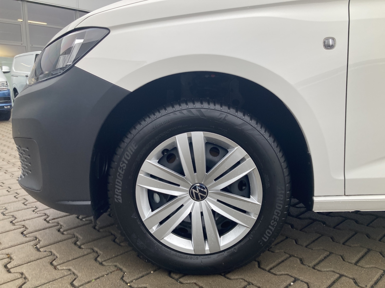 Caddy Cargo Maxi 1.5 TSI DSG Navi AHK GRA Kamera Heckflügeltüren