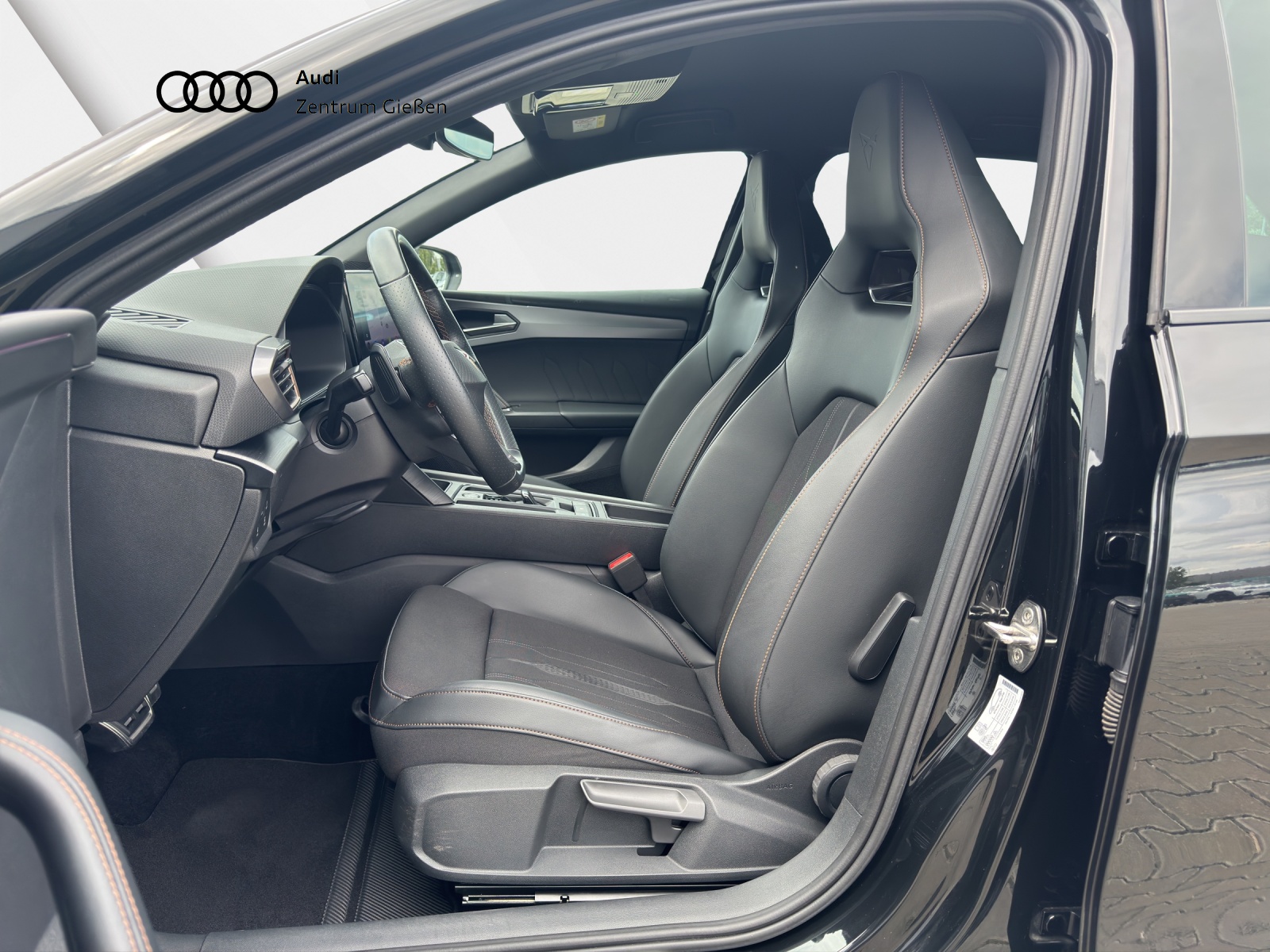 Leon Sportstourer 2.0 TSI 4Drive DSG VZ ACC DCC Kamera