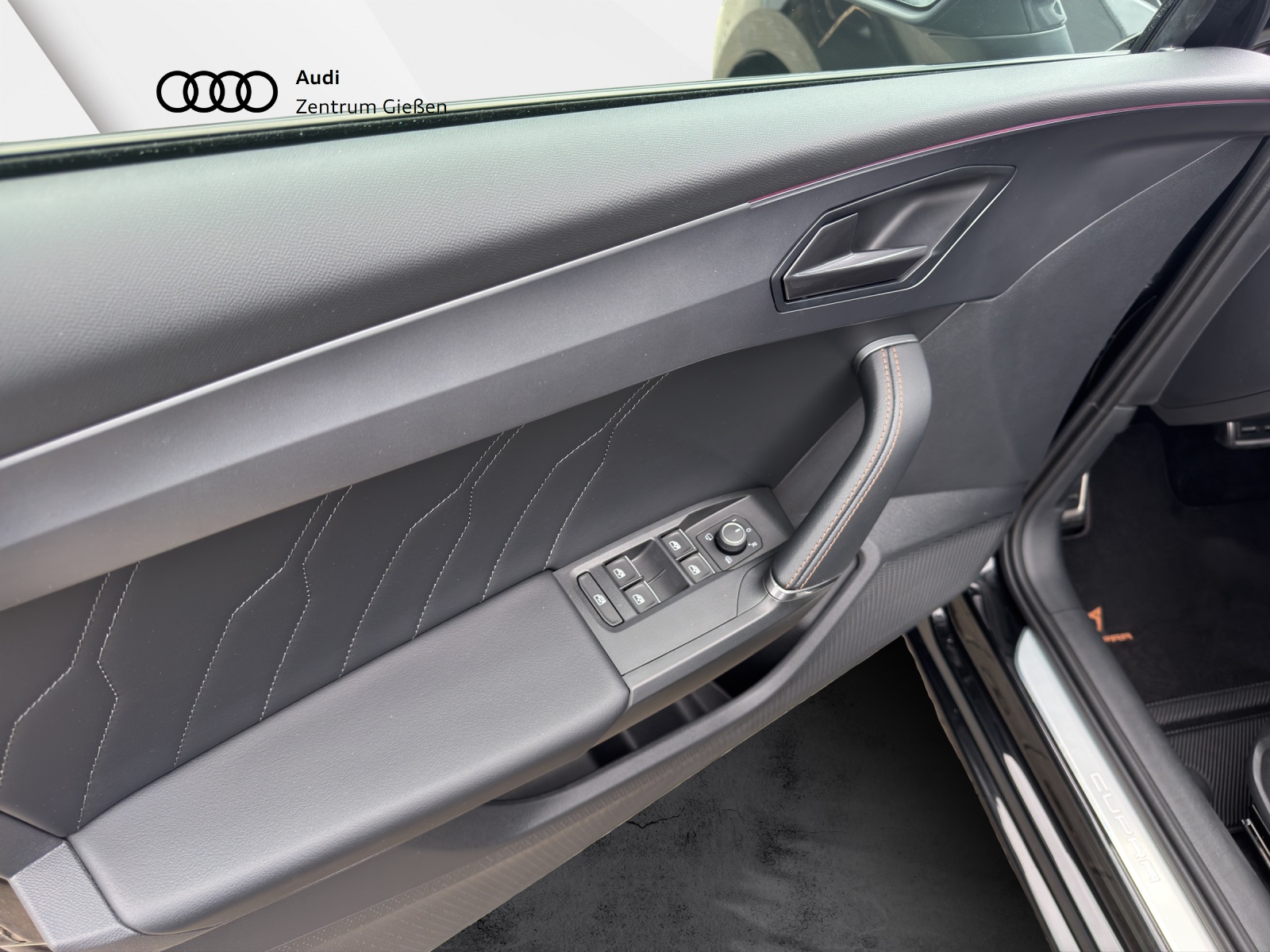 Leon Sportstourer 2.0 TSI 4Drive DSG VZ ACC DCC Kamera