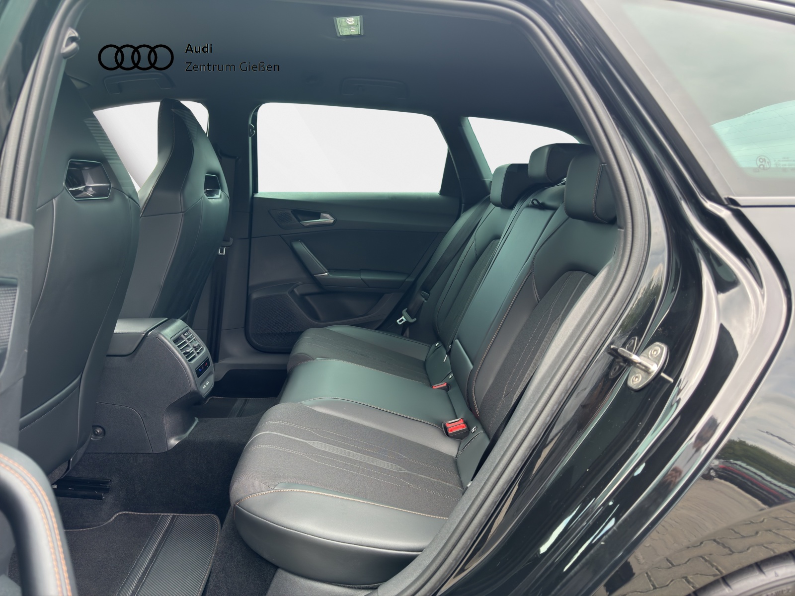 Leon Sportstourer 2.0 TSI 4Drive DSG VZ ACC DCC Kamera