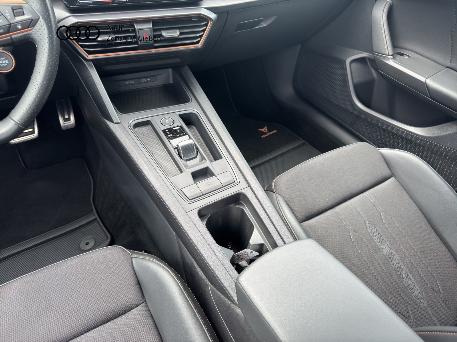 Leon Sportstourer 2.0 TSI 4Drive DSG VZ ACC DCC Kamera