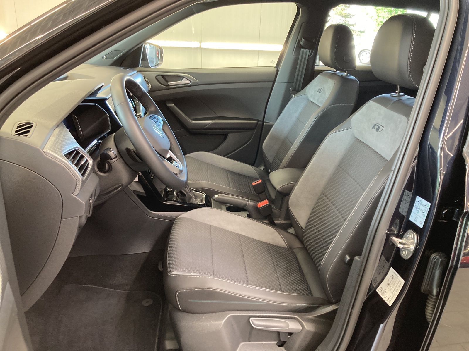 T-Cross 1.5 TSI DSG R-Line LED TravelAssist Rückkamera Alu-18Zoll