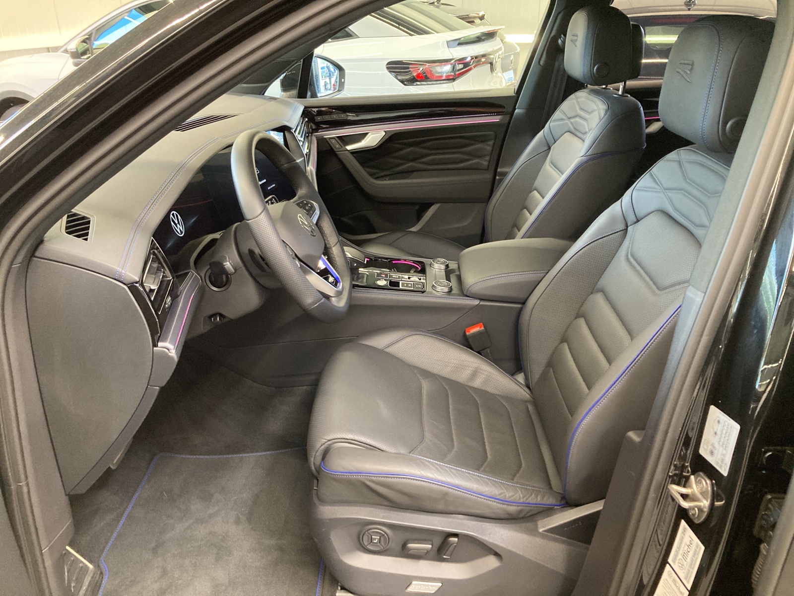 Touareg 3.0 TSI eHybrid 4M R IQ-Light Luftfederung HeadUp AHK