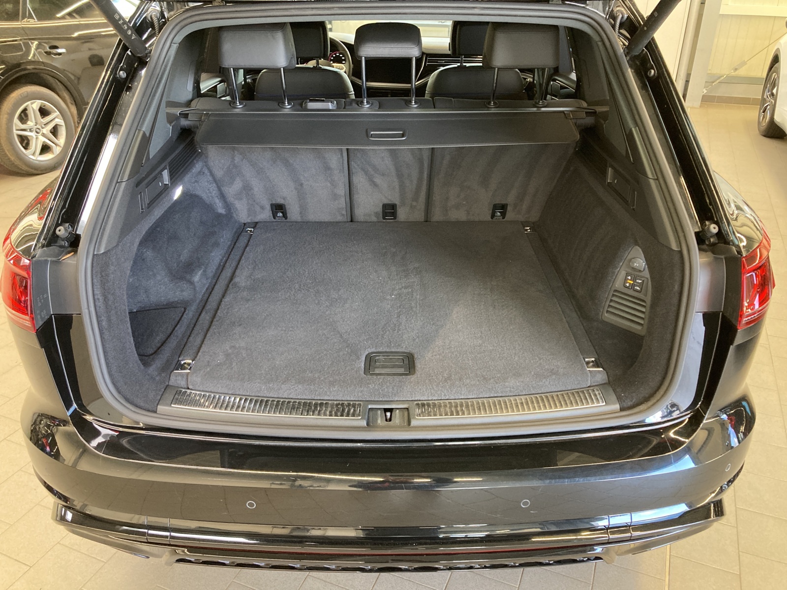 Touareg 3.0 TSI eHybrid 4M R IQ-Light Luftfederung HeadUp AHK