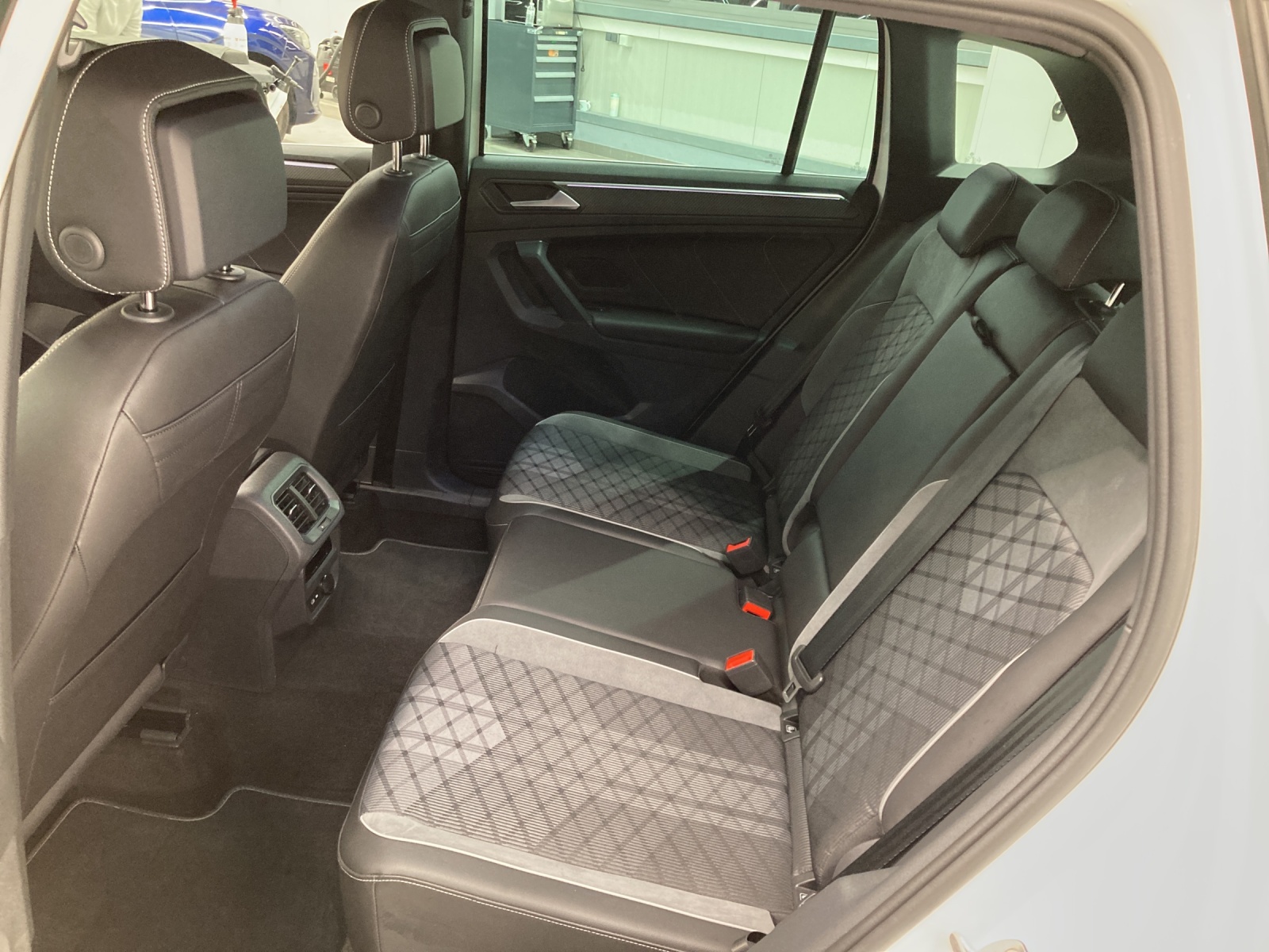 Tiguan TDI DSG 4M R-Line LED-Matrix AHK Kamera