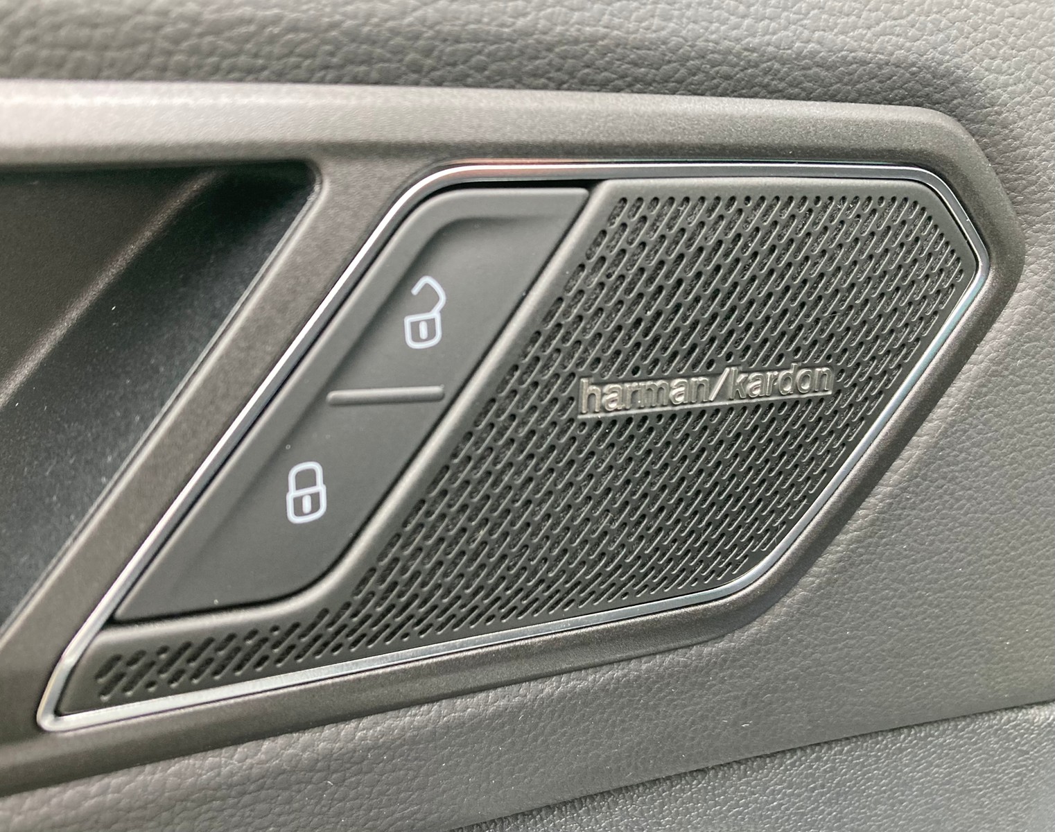 Tiguan TDI DSG 4M R-Line LED-Matrix AHK Kamera