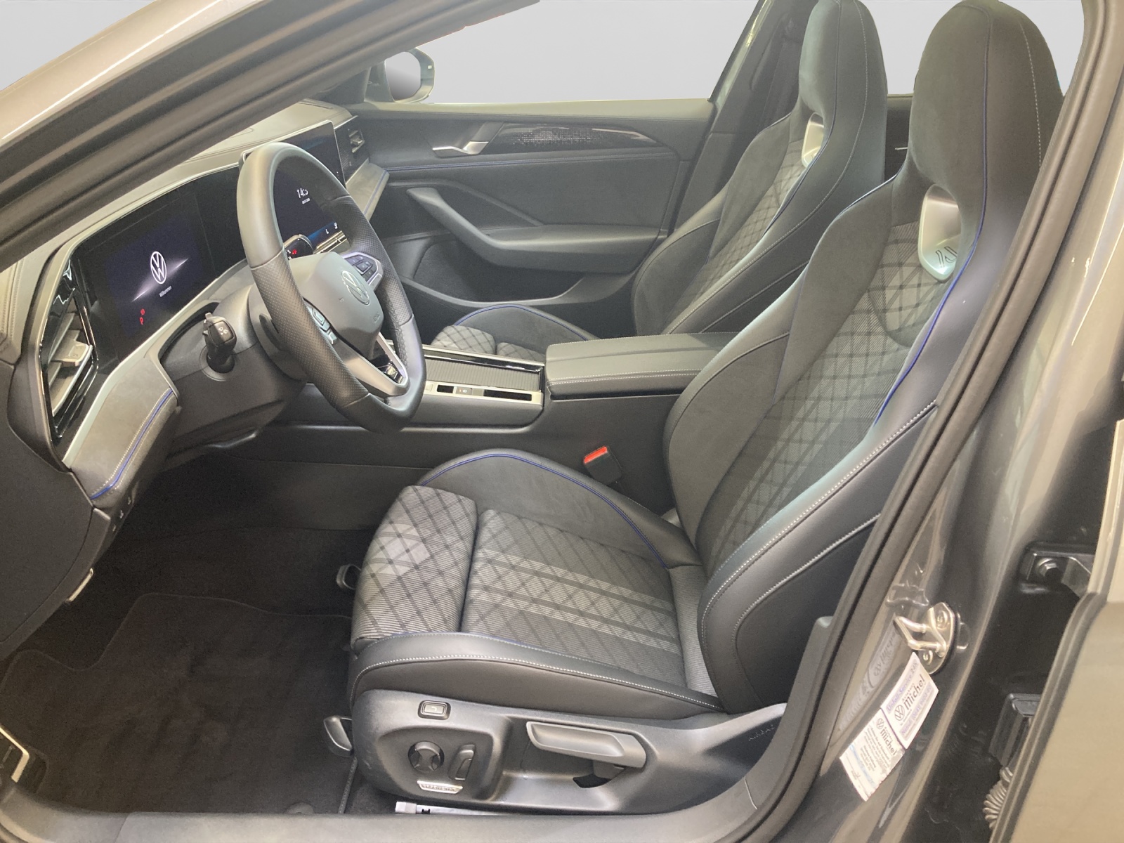 Passat Variant TDI DSG R-Line Black Style IQ-Light ACC Panodach Navi