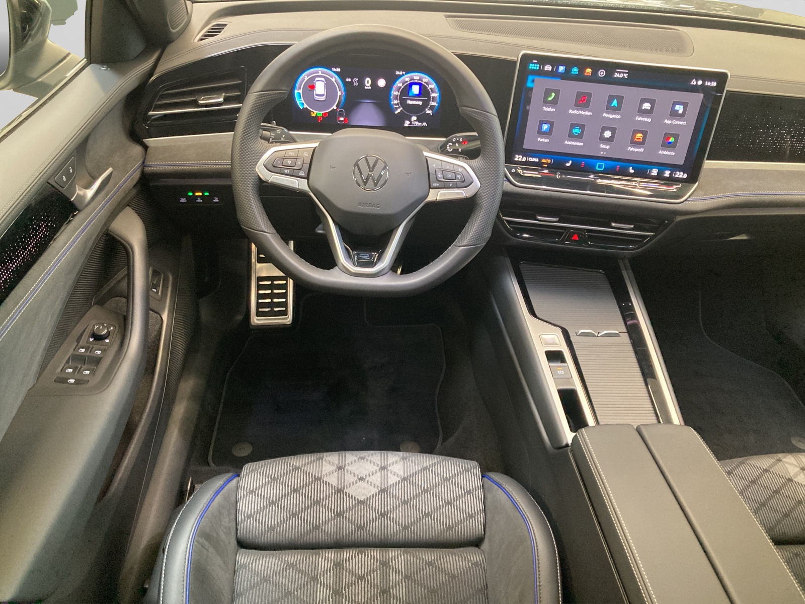 Passat Variant TDI DSG R-Line Black Style IQ-Light ACC Panodach Navi