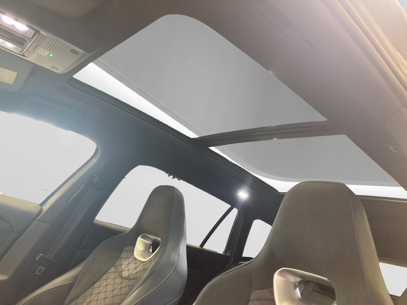Passat Variant TDI DSG R-Line Black Style IQ-Light ACC Panodach Navi