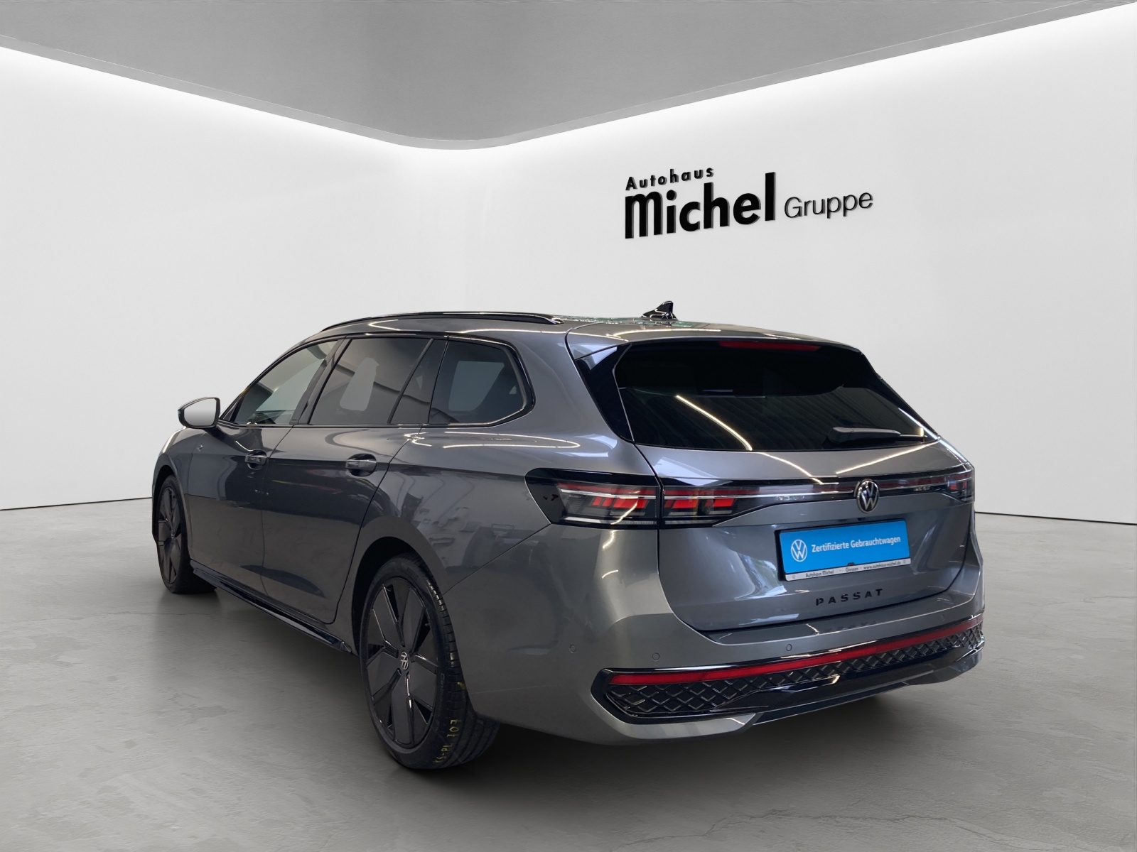Passat Variant TDI DSG R-Line Black Style IQ-Light ACC Panodach Navi