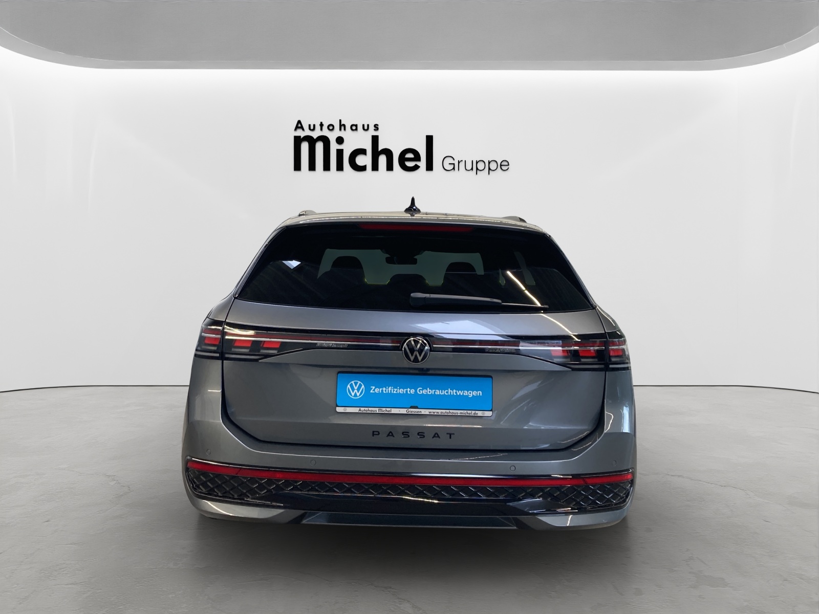 Passat Variant TDI DSG R-Line Black Style IQ-Light ACC Panodach Navi
