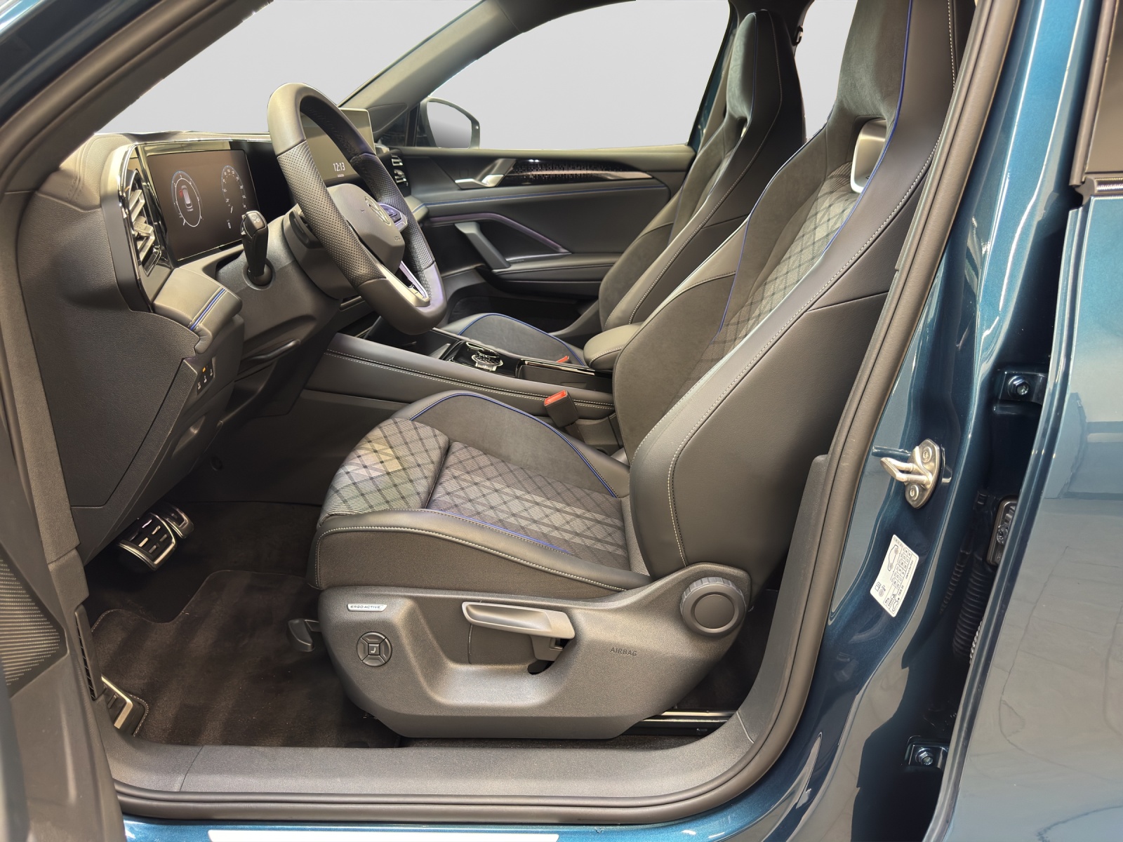 Tiguan TDI DSG 4M R-Line Black Style IQ-Light HeadUp DCCpro Kamera
