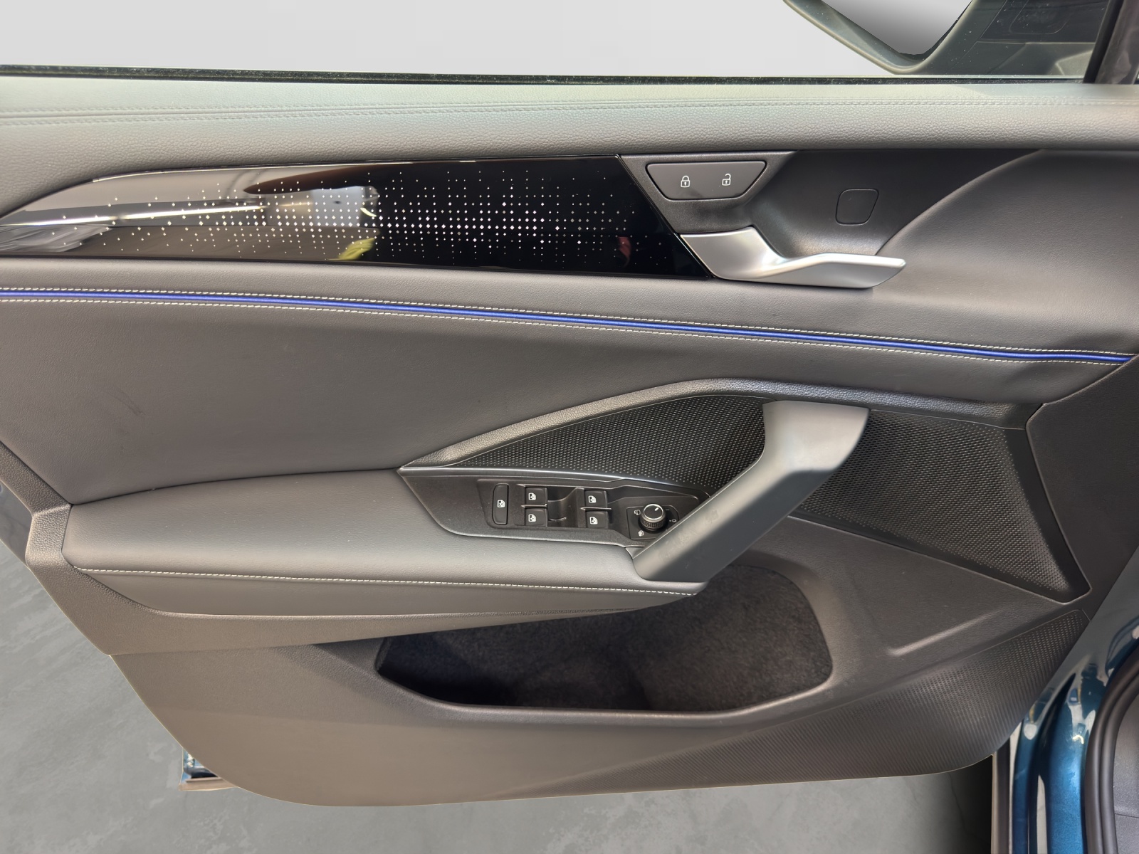 Tiguan TDI DSG 4M R-Line Black Style IQ-Light HeadUp DCCpro Kamera