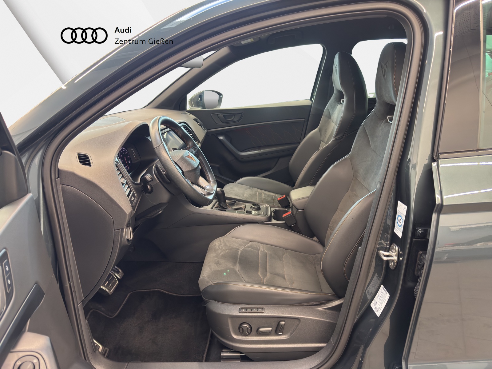 Ateca 2.0 TSI DSG 4Drive VZ Akrapovic AHK BEATS ACC