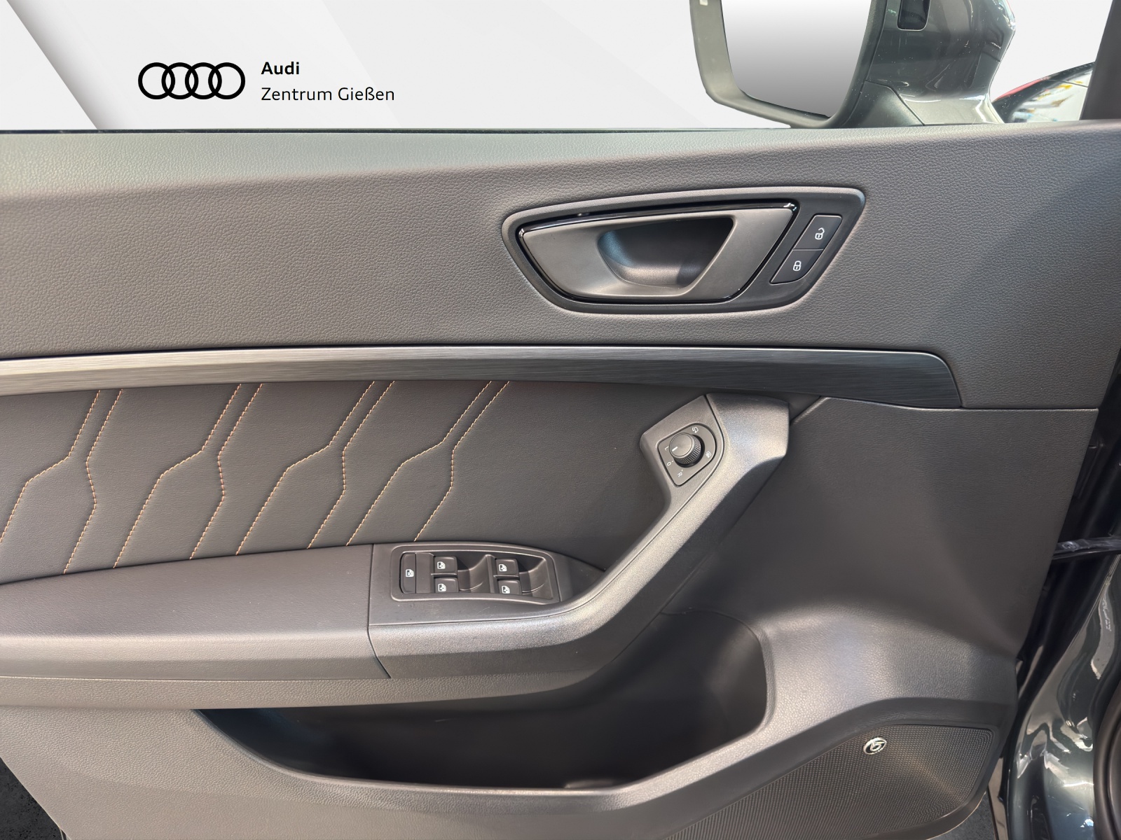 Ateca 2.0 TSI DSG 4Drive VZ Akrapovic AHK BEATS ACC