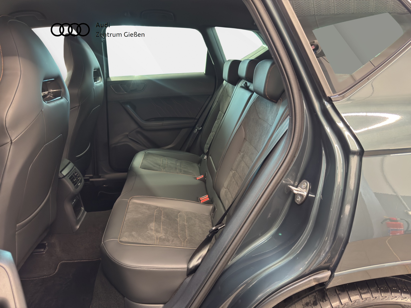 Ateca 2.0 TSI DSG 4Drive VZ Akrapovic AHK BEATS ACC