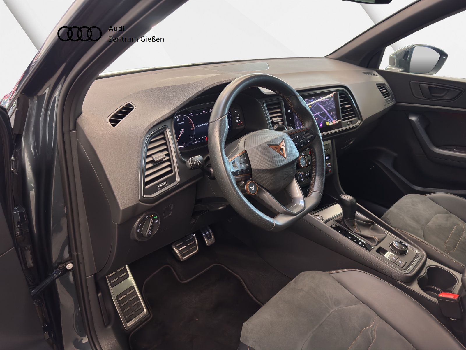 Ateca 2.0 TSI DSG 4Drive VZ Akrapovic AHK BEATS ACC