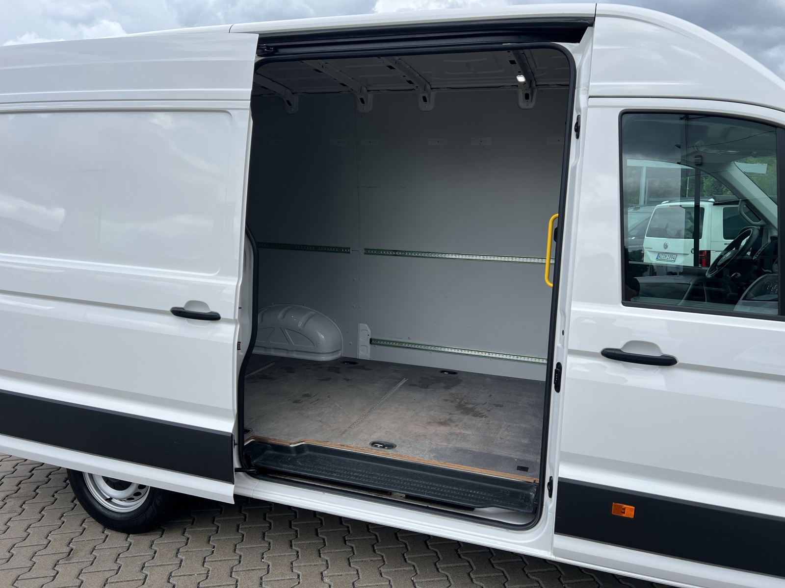 Crafter 35 Kasten 2,0 TDI MRHD Trittstufe Kamera Klima PDC AHK Navi