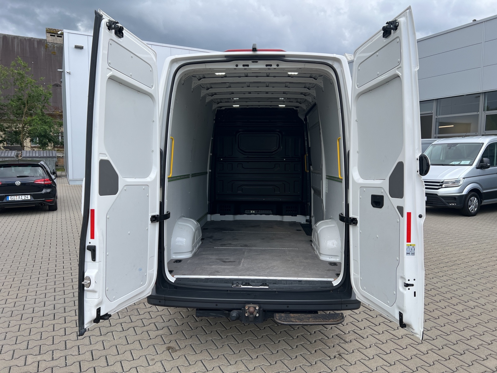 Crafter 35 Kasten 2,0 TDI MRHD Trittstufe Kamera Klima PDC AHK Navi