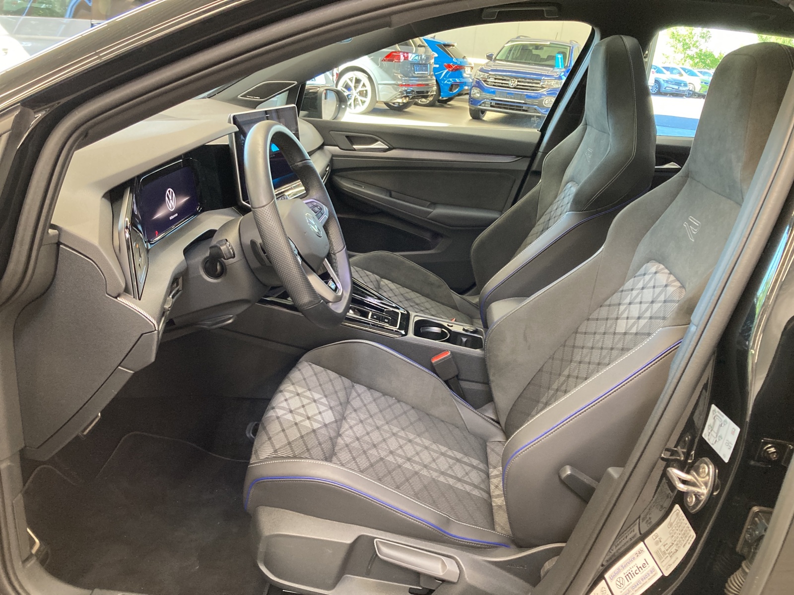 Golf 8 Variant TSI DSG R-Line Head-up AHK IQ-Light DCC Panodach