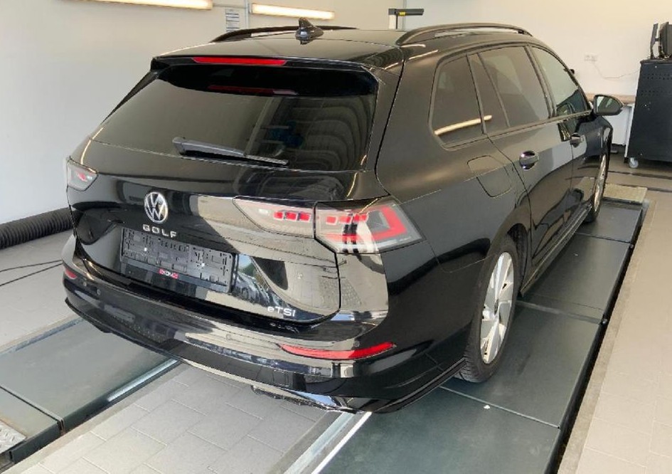Golf 8 Variant TSI DSG R-Line Head-up AHK IQ-Light DCC Panodach