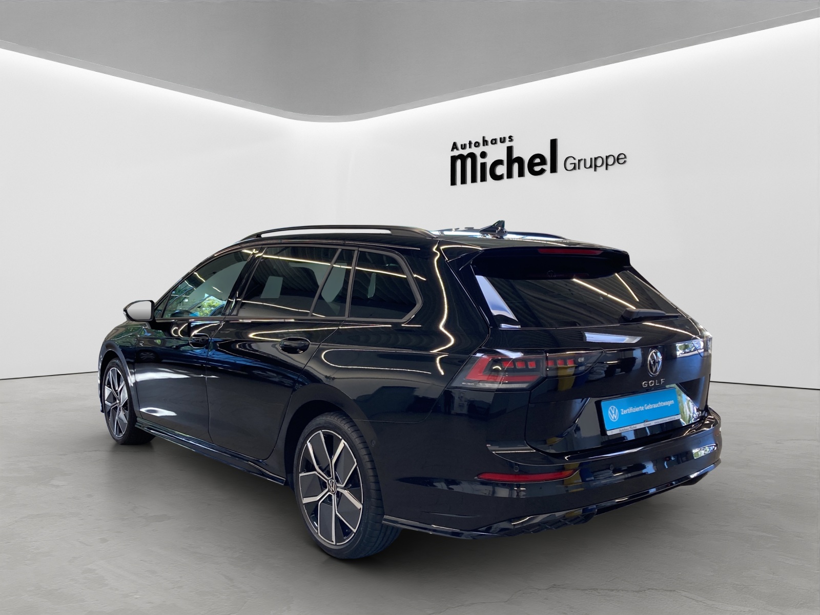 Golf 8 Variant TSI DSG R-Line Head-up AHK IQ-Light DCC Panodach
