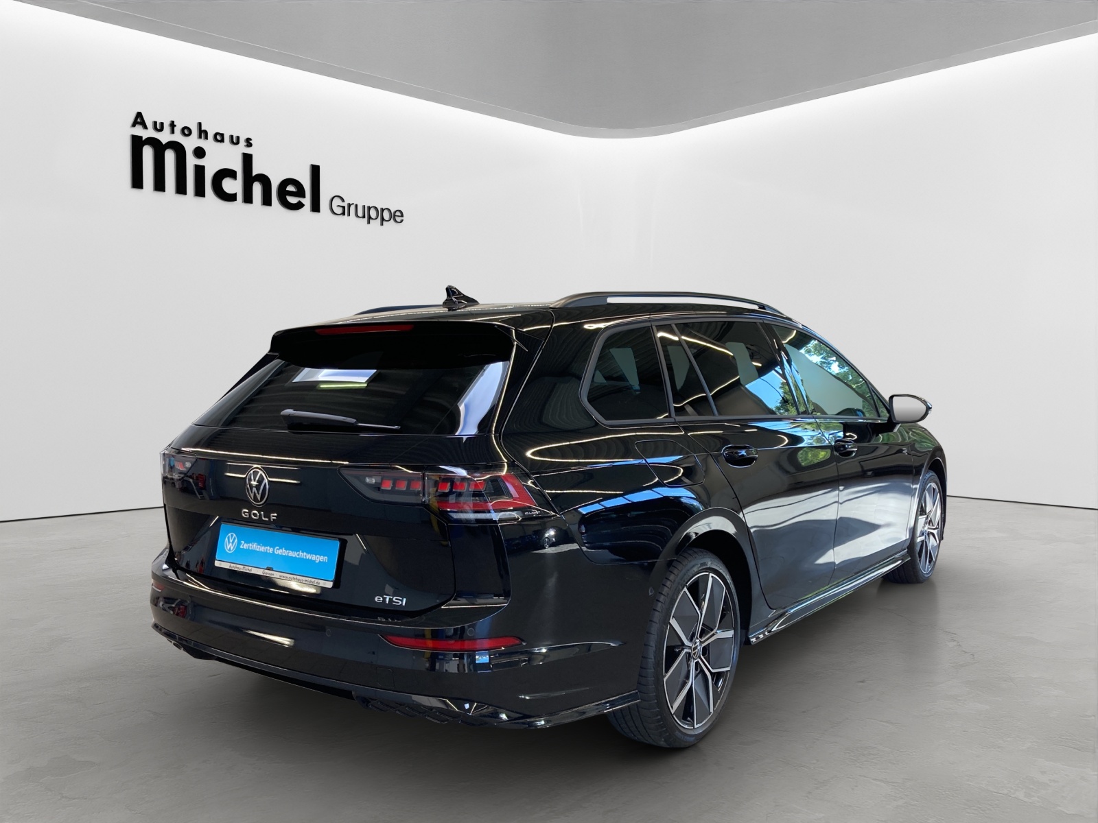 Golf 8 Variant TSI DSG R-Line Head-up AHK IQ-Light DCC Panodach