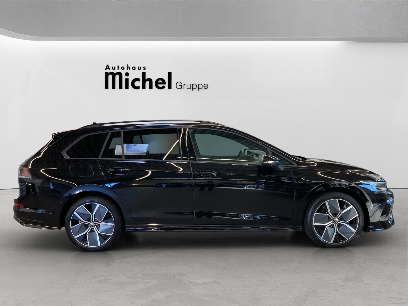 Golf 8 Variant TSI DSG R-Line Head-up AHK IQ-Light DCC Panodach