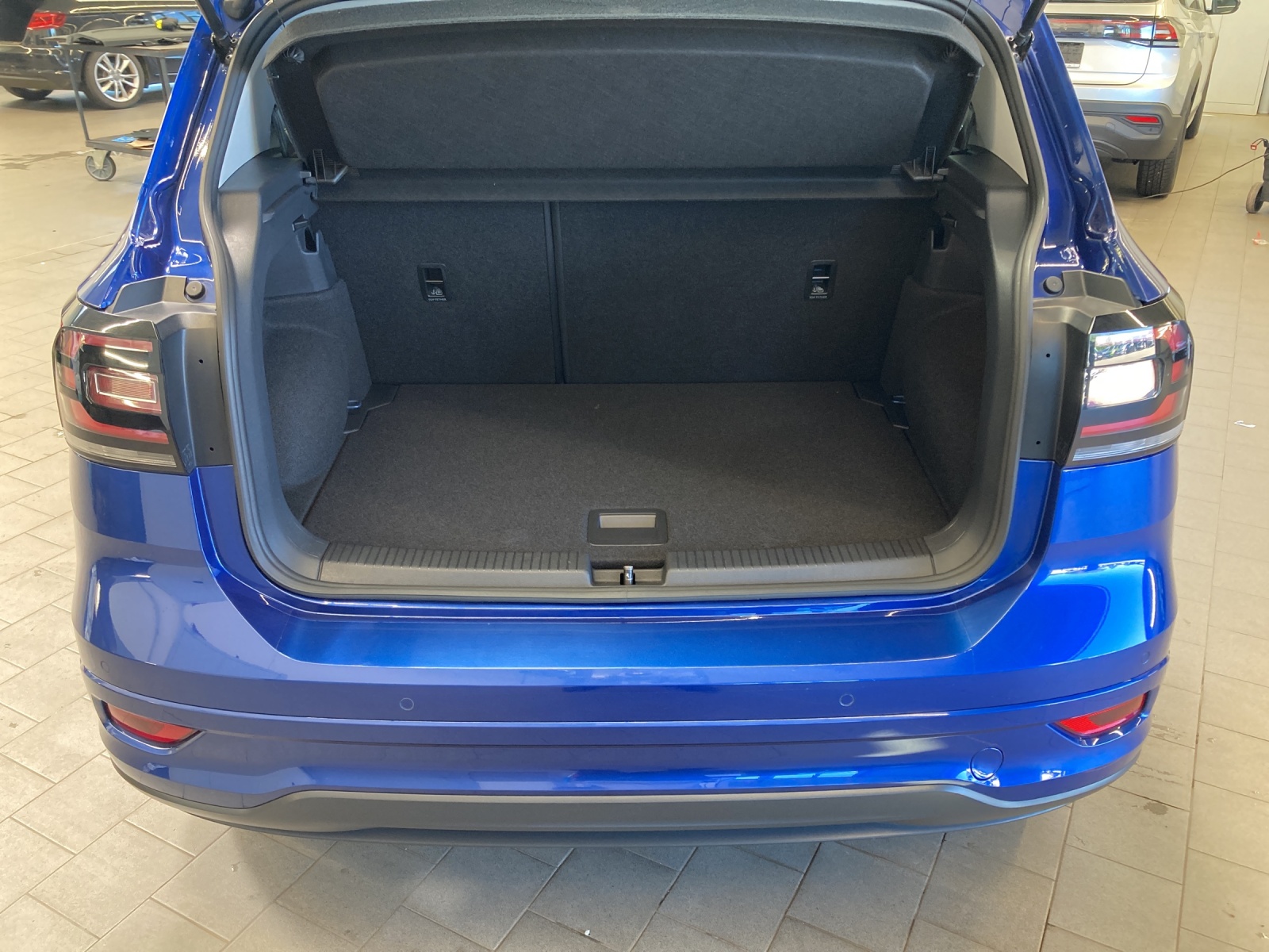 T-Cross TSI DSG Active R-Line Navi Kamera Alu-18Zoll