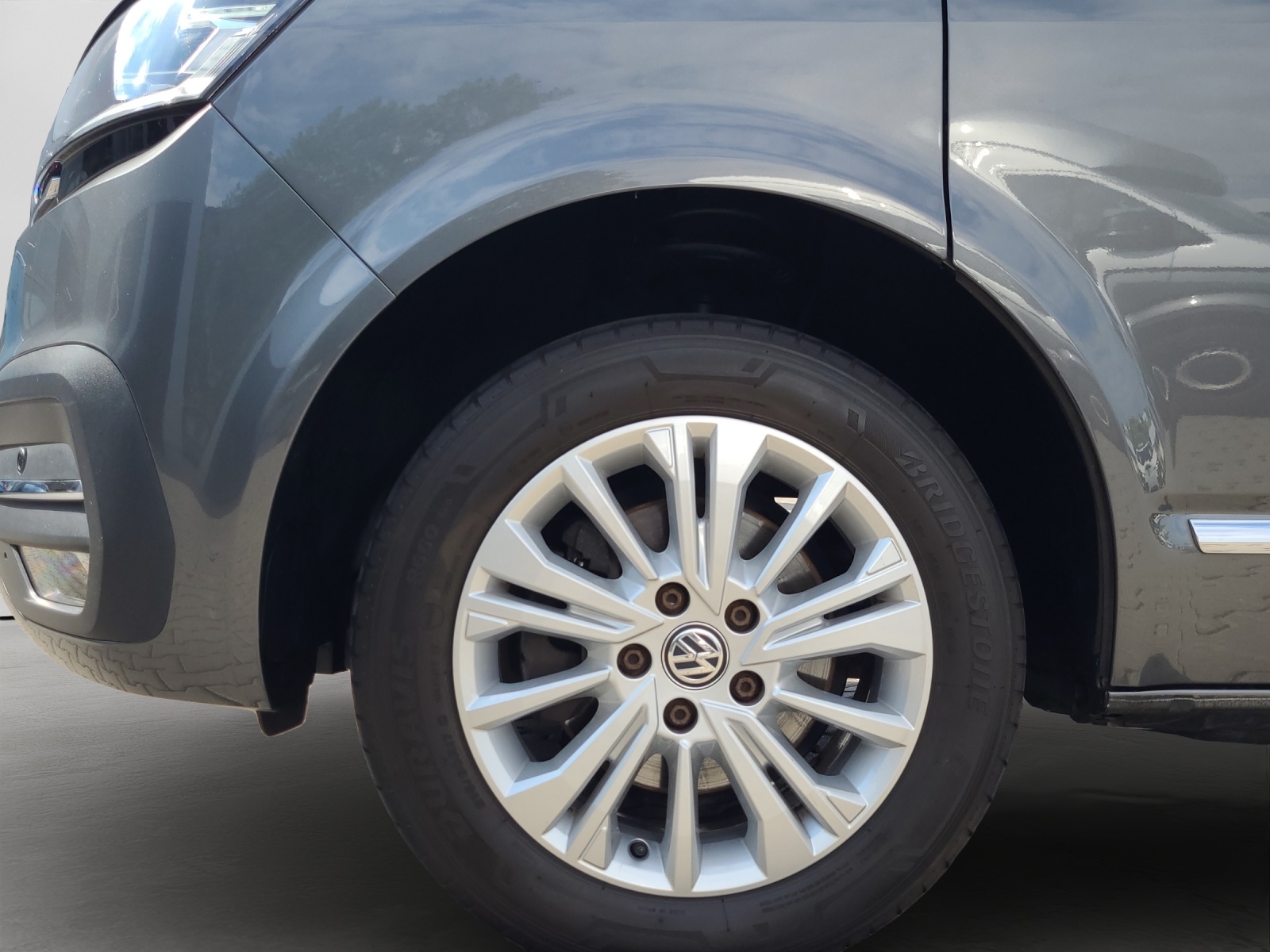 T6 Multivan 6.1 2.0 TDI Generation Six ACC 7 Sitzer PDC AHK Vorbereitung