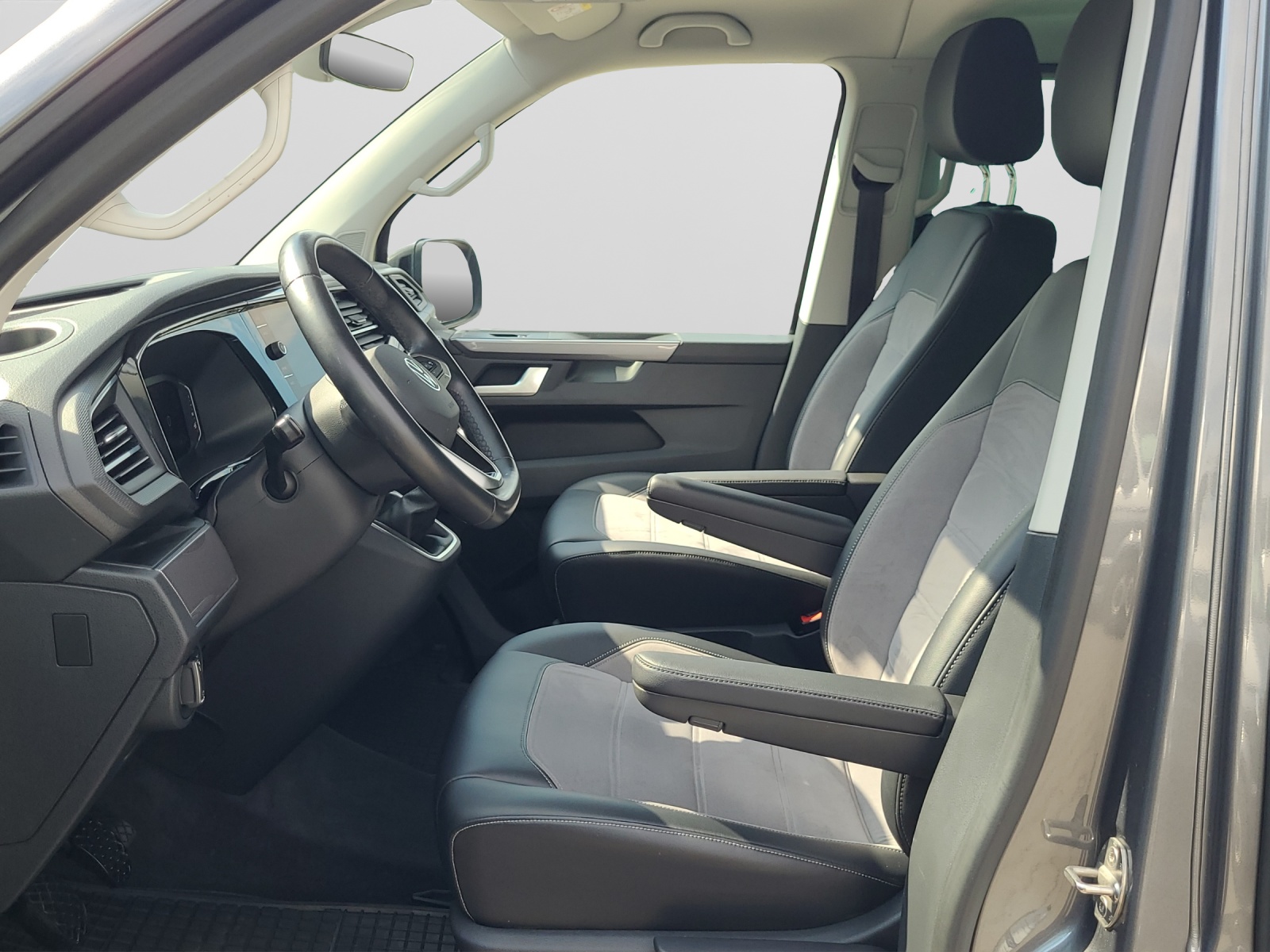 T6 Multivan 6.1 2.0 TDI Generation Six ACC 7 Sitzer PDC AHK Vorbereitung
