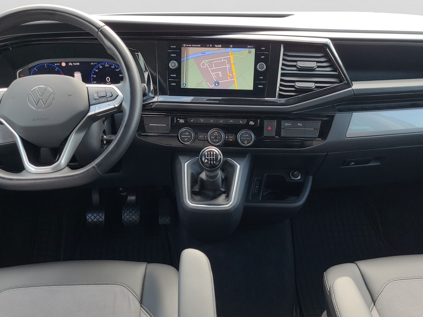 T6 Multivan 6.1 2.0 TDI Generation Six ACC 7 Sitzer PDC AHK Vorbereitung