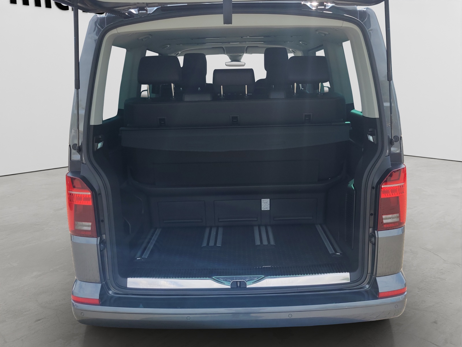 T6 Multivan 6.1 2.0 TDI Generation Six ACC 7 Sitzer PDC AHK Vorbereitung