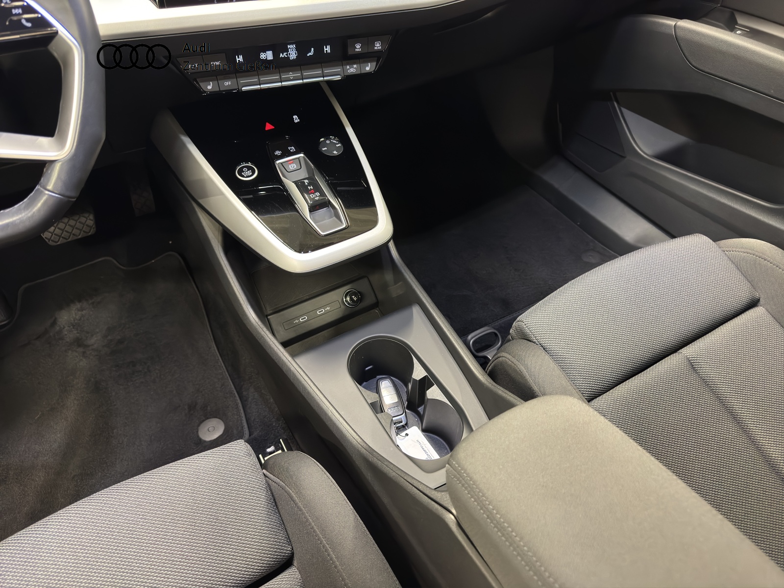 Q4 e-tron 40 S line Black Assistenzpaket Kamera Navi