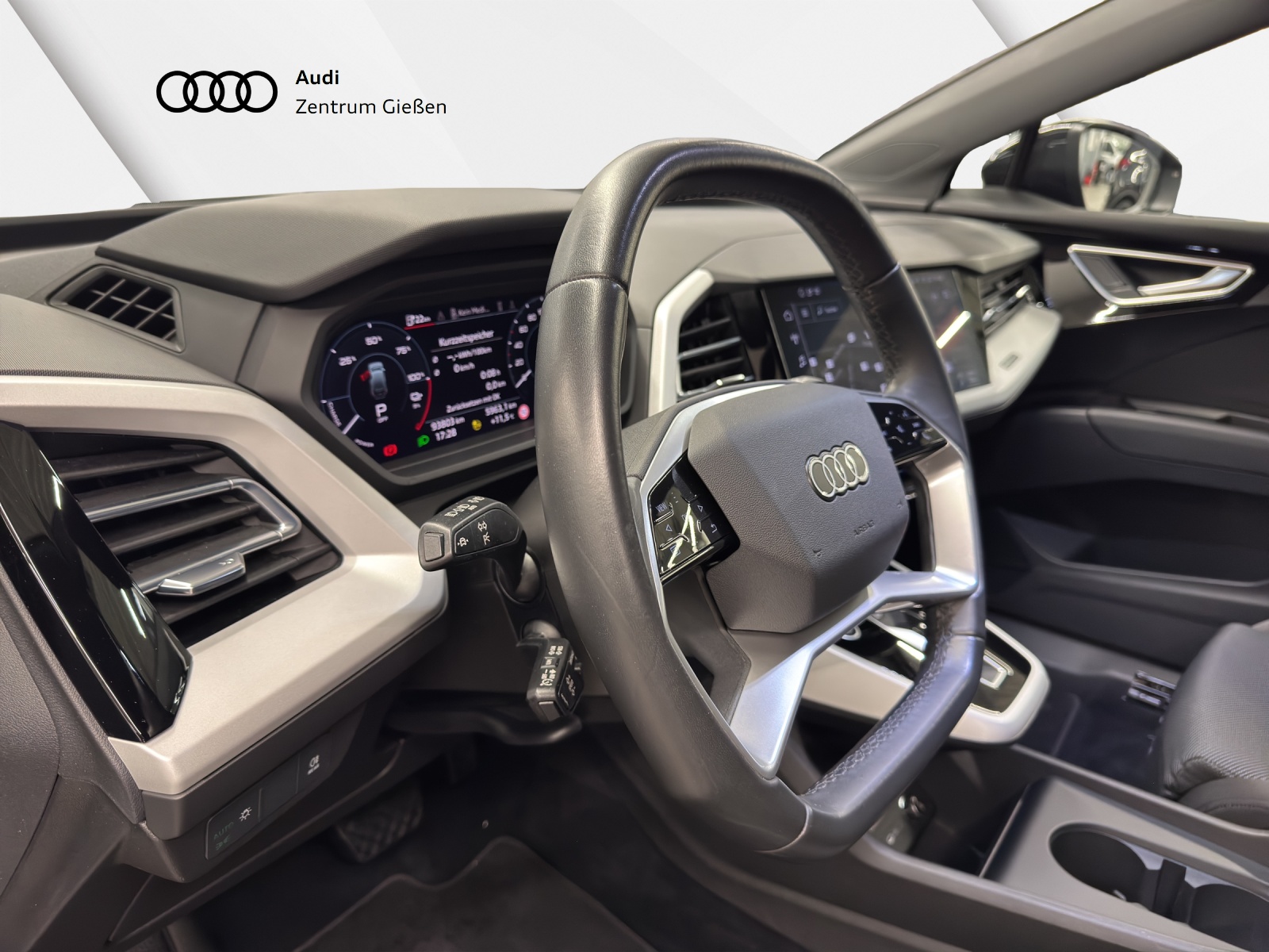 Q4 e-tron 40 S line Black Assistenzpaket Kamera Navi