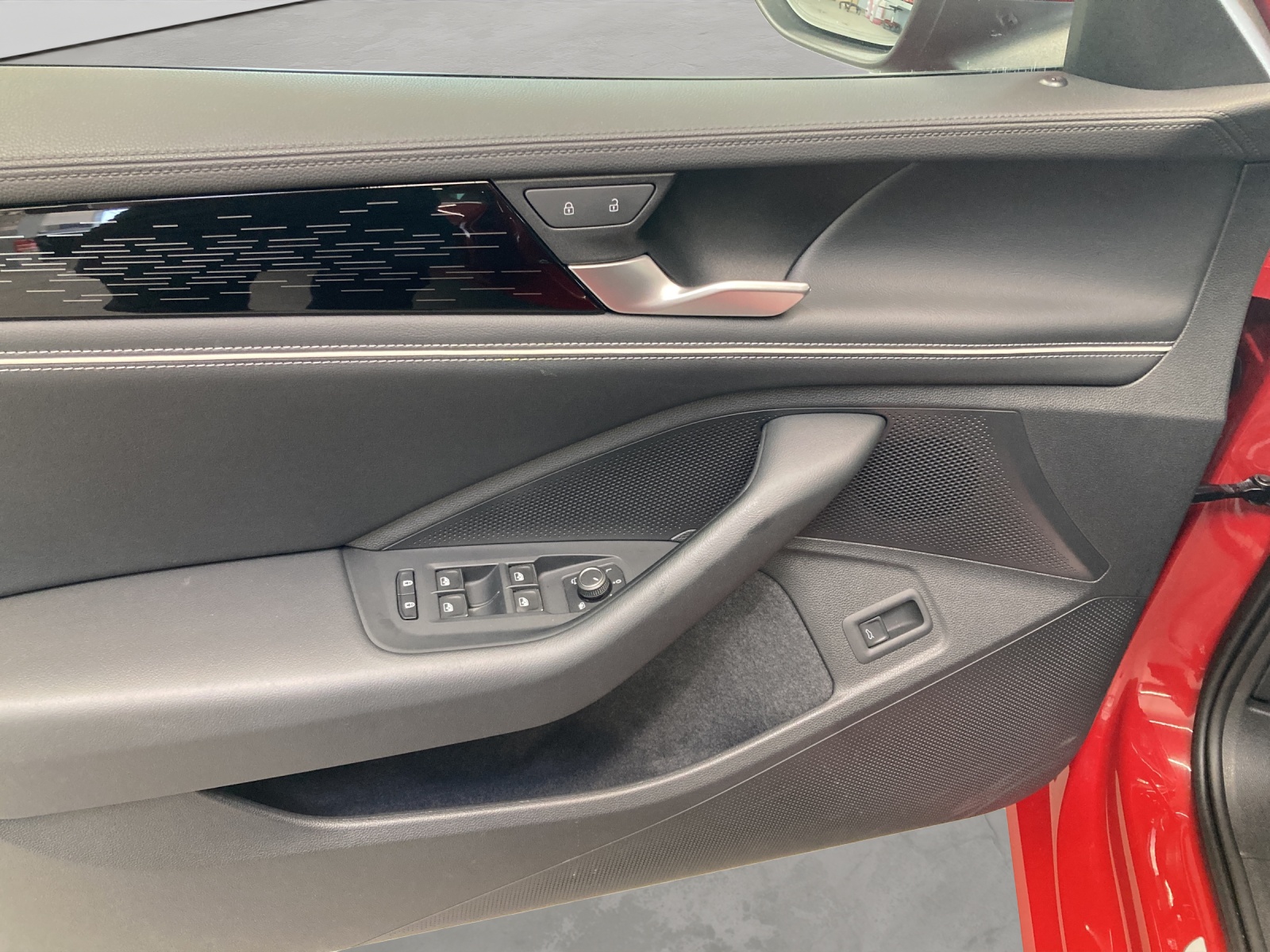 Passat Variant TDI DSG Elegance IQ-Light Navi AHK TravelAssist