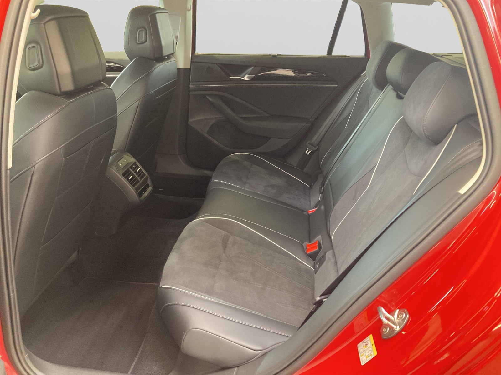 Passat Variant TDI DSG Elegance IQ-Light Navi AHK TravelAssist