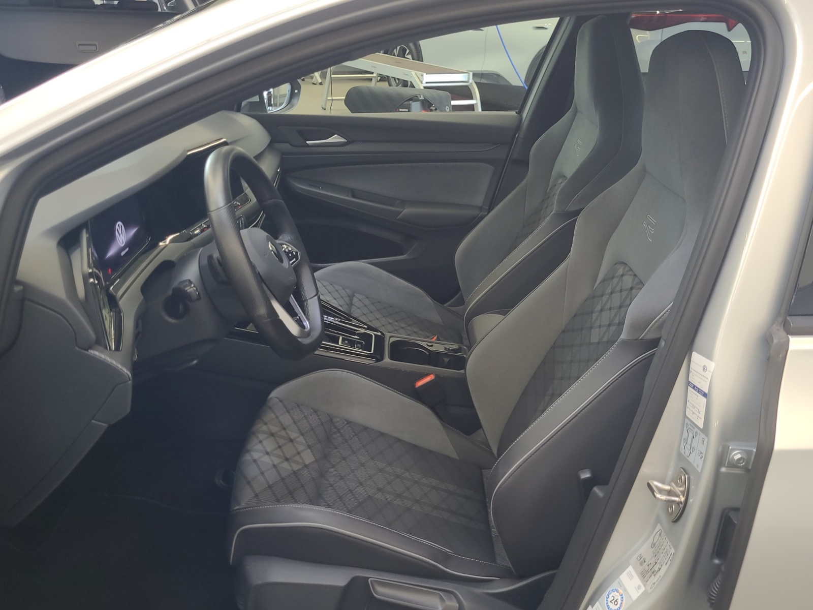 Golf 8 Variant TSI DSG R-Line LED TravelAssist Navi Harmann-Kardon
