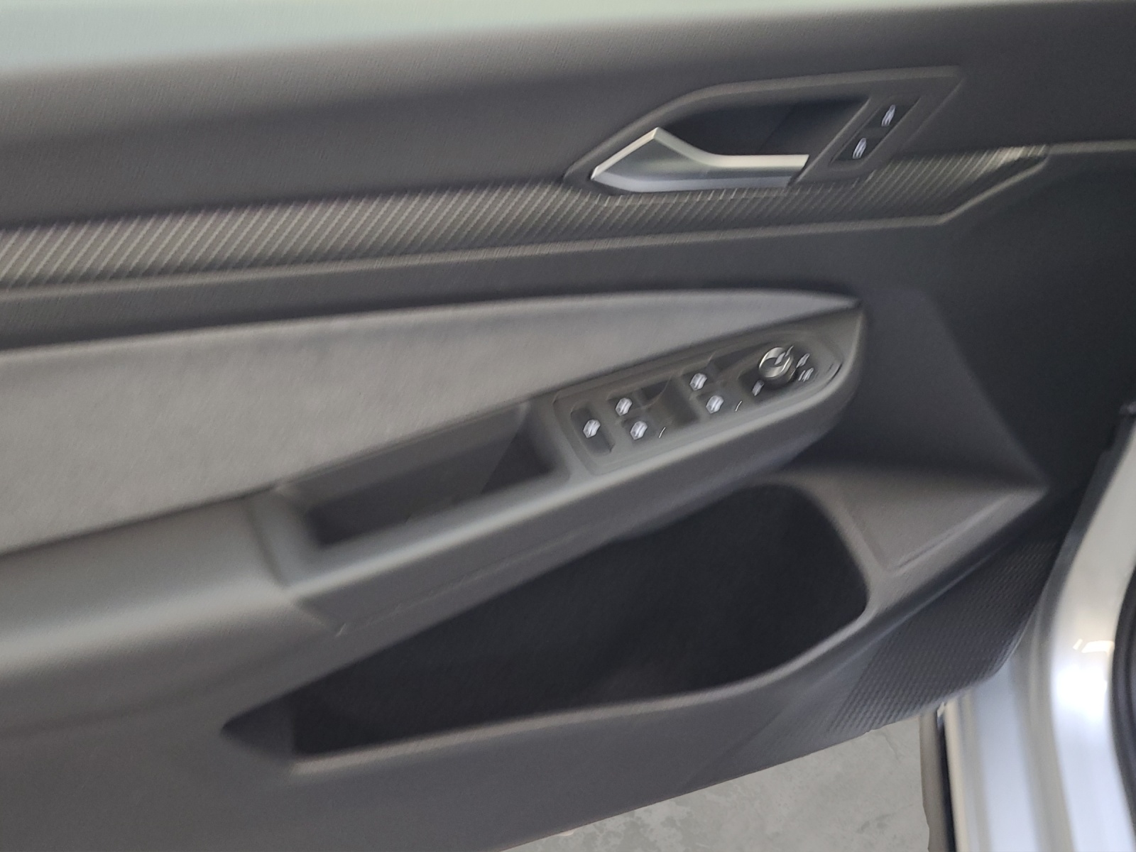 Golf 8 Variant TSI DSG R-Line LED TravelAssist Navi Harmann-Kardon