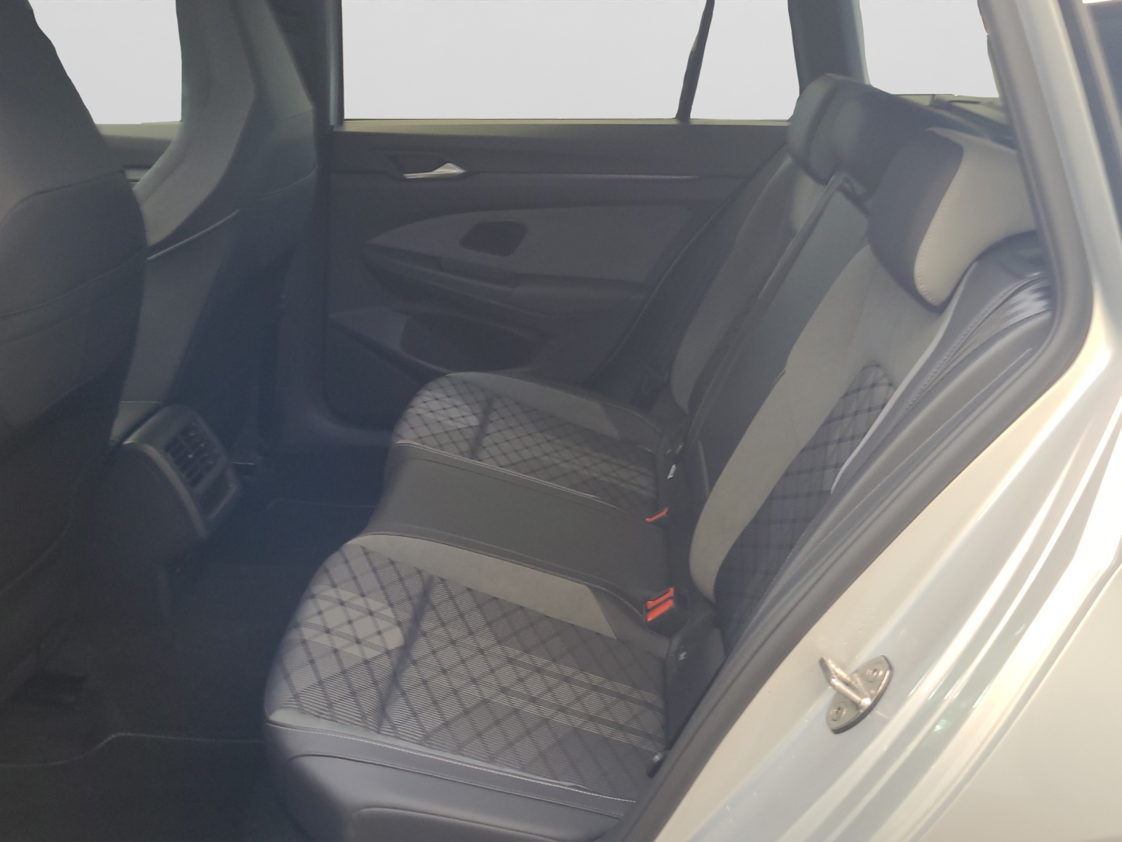 Golf 8 Variant TSI DSG R-Line LED TravelAssist Navi Harmann-Kardon