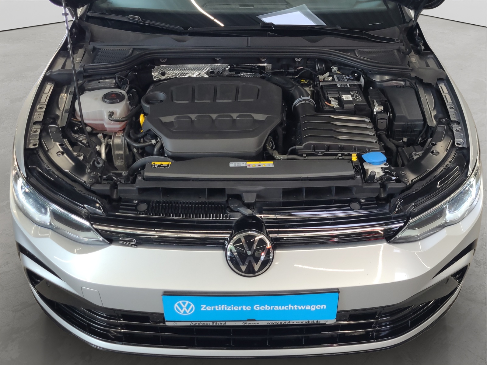 Golf 8 Variant TSI DSG R-Line LED TravelAssist Navi Harmann-Kardon