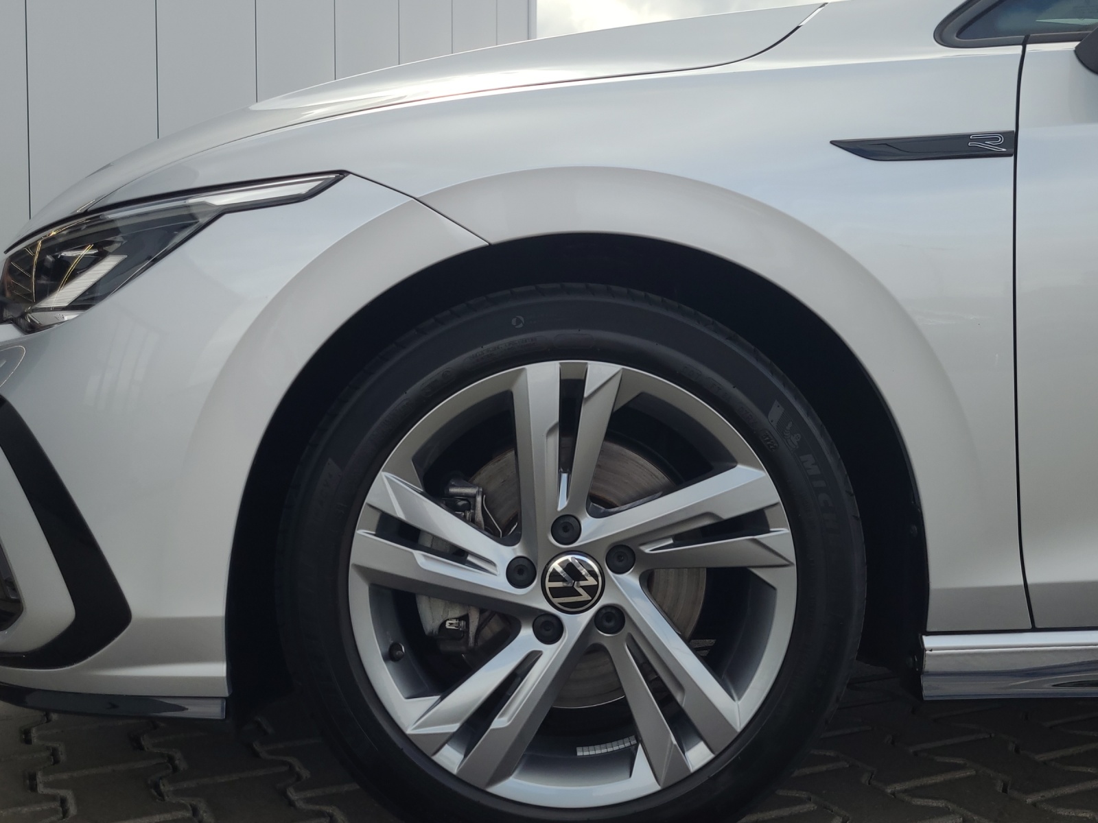Golf 8 Variant TSI DSG R-Line LED TravelAssist Navi Harmann-Kardon