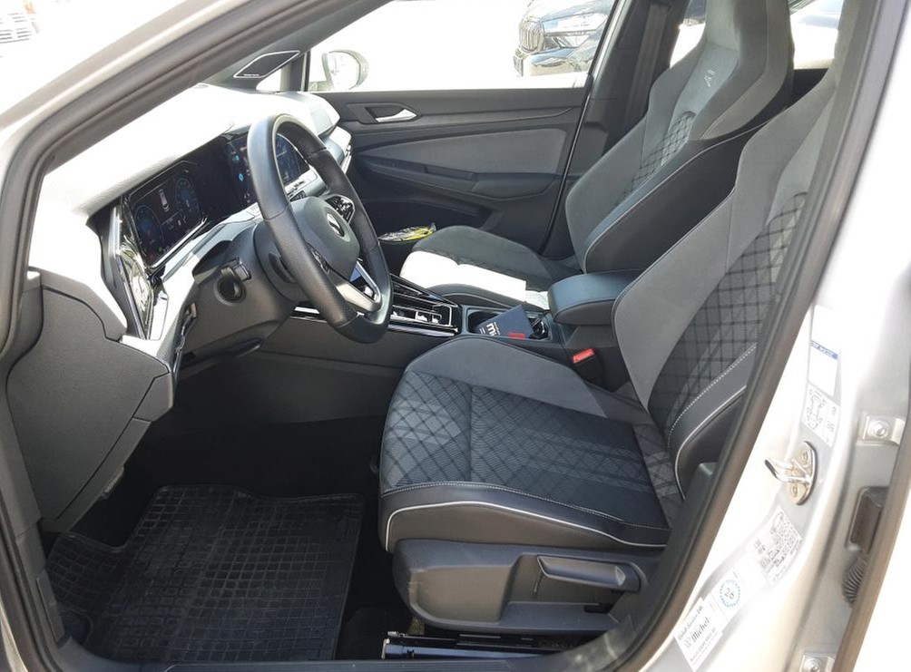 Golf 8 Variant TSI DSG R-Line LED TravelAssist Navi Harmann-Kardon
