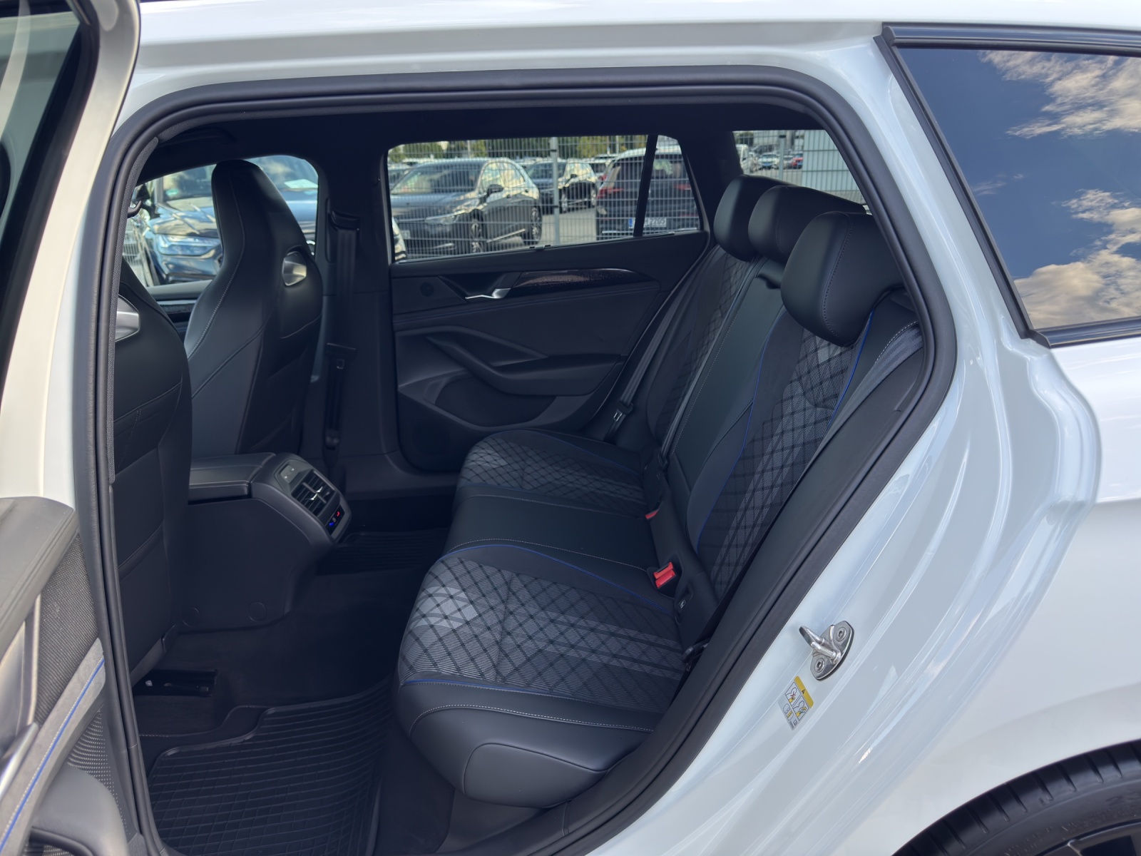 Passat Variant TDI DSG 4M R-Line Edition