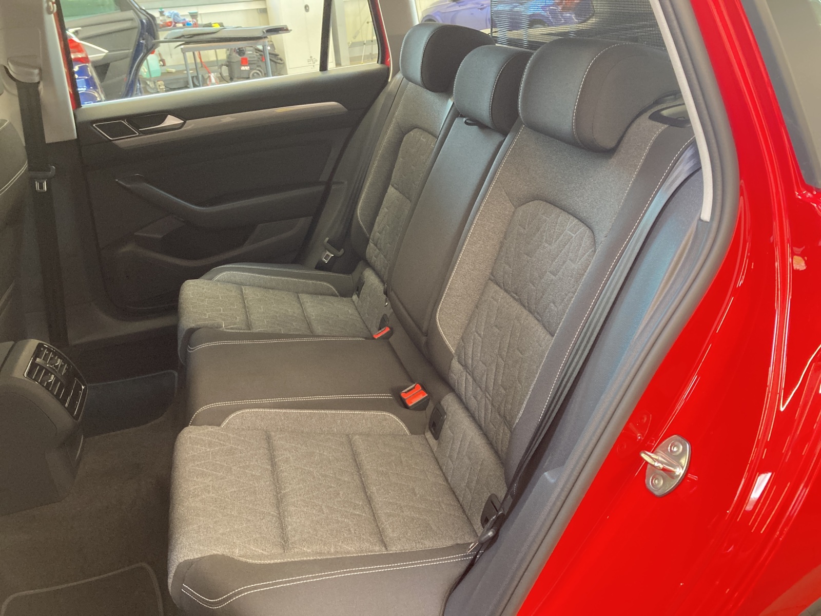 Passat Variant TDI DSG Business LED TravelAssist Navi