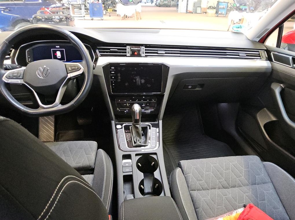 Passat Variant TDI DSG Business LED TravelAssist Navi