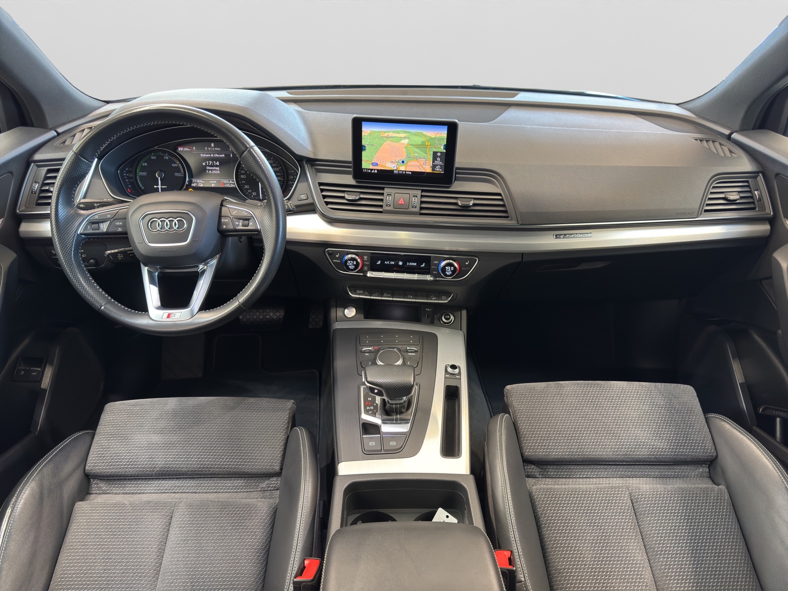 Q5 50 TFSI e quattro S line Black AHK Pano Assistenzpaket