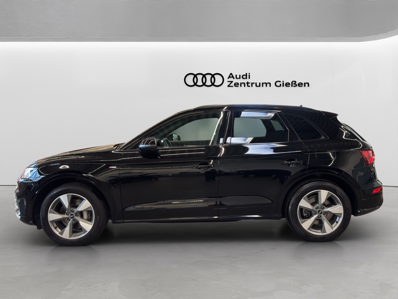 Q5 50 TFSI e quattro S line Black AHK Pano Assistenzpaket