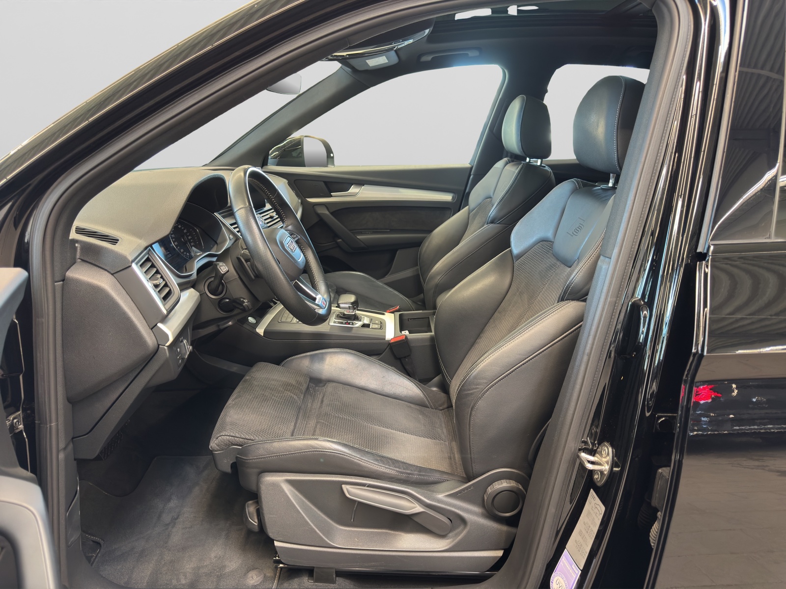 Q5 50 TFSI e quattro S line Black AHK Pano Assistenzpaket