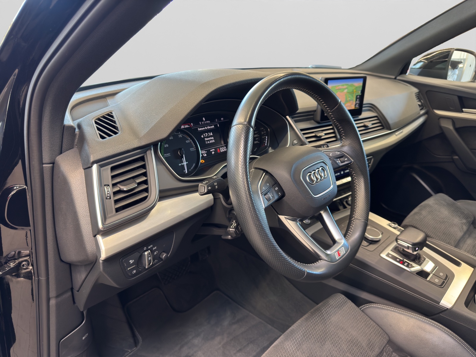 Q5 50 TFSI e quattro S line Black AHK Pano Assistenzpaket